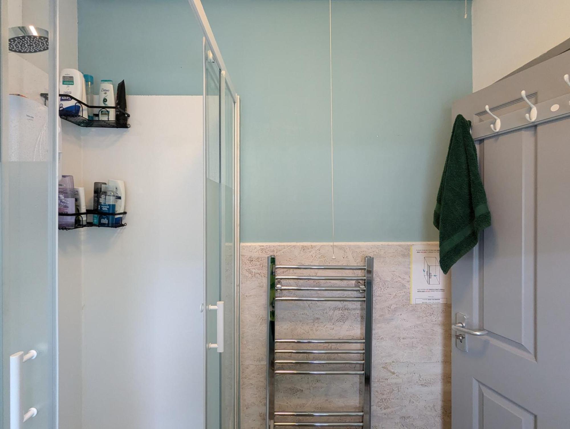 R3 - Cozy Small Double - City & Beach Access, Wifi, Free Parking - Self Catering 斯旺西 外观 照片