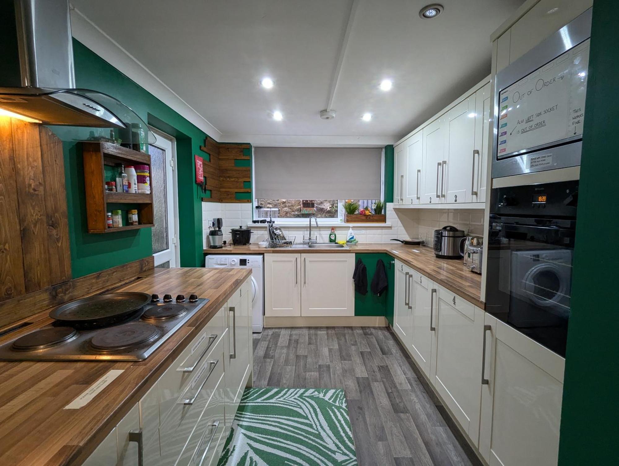 R3 - Cozy Small Double - City & Beach Access, Wifi, Free Parking - Self Catering 斯旺西 外观 照片
