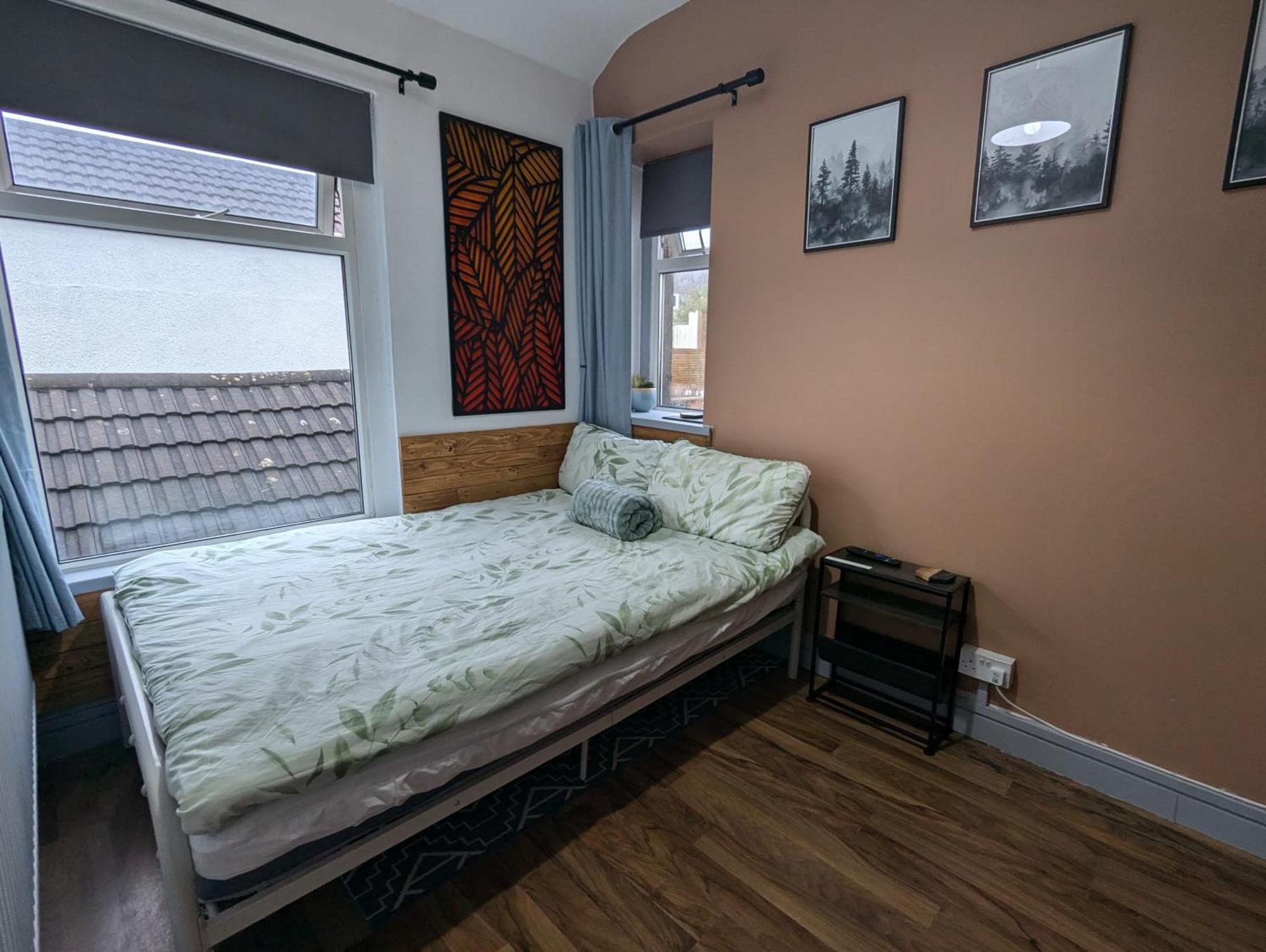 R3 - Cozy Small Double - City & Beach Access, Wifi, Free Parking - Self Catering 斯旺西 外观 照片
